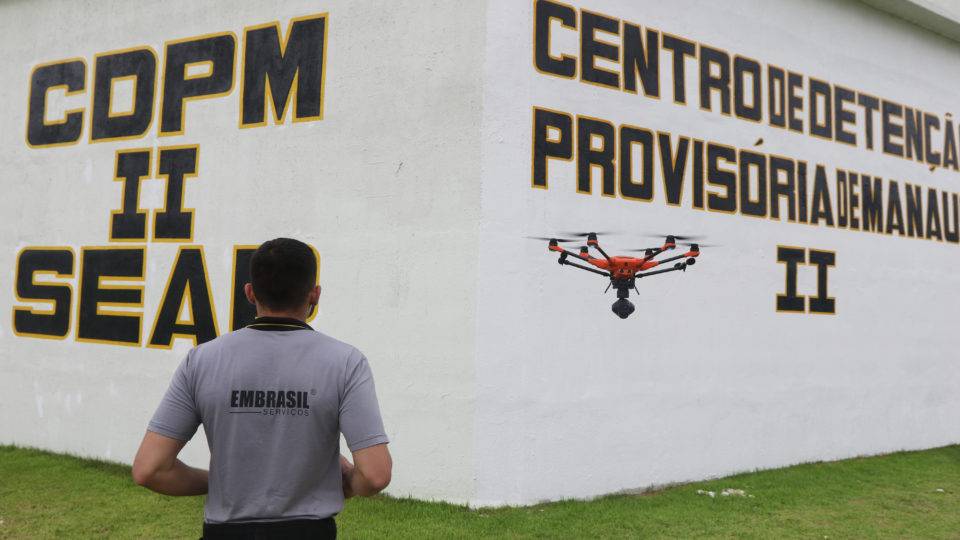 Drones, escâner, sensores e cães: o esquema de segurança em um presídio privado Drone auxilia no monitoramento de presídio em Manaus (AM), administrado pela Embrasil.