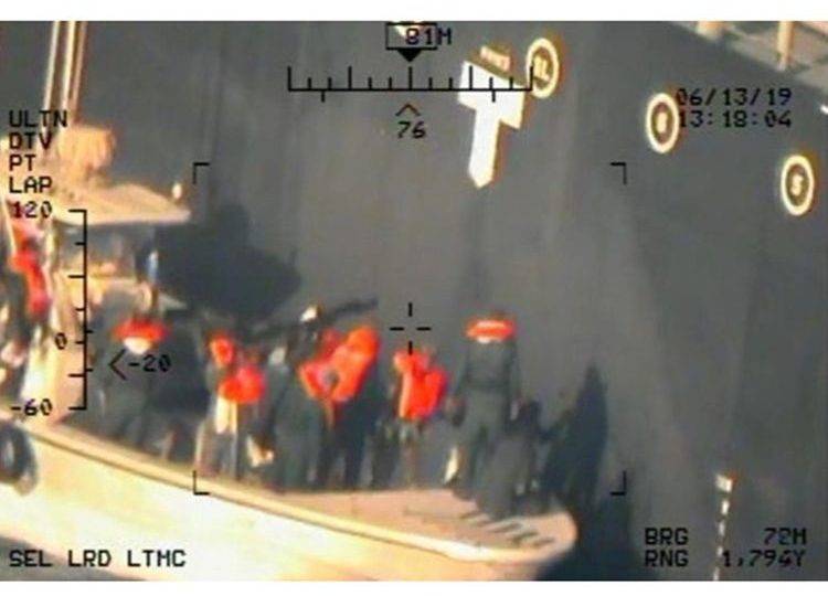 Imagem divulgada em 17 de junho pelo Departamento de Defesa dos EUA é apresentada como nova evidência do envolvimento do Irã nos ataques a dois navios petroleiros em 13 de junho no Golfo de Omã