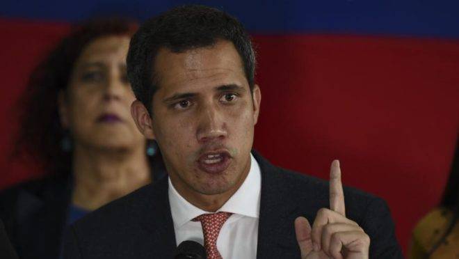 O líder da oposição ao chavismo e presidente interino da Venezuela, Juan Guaidó, em coletiva de imprensa em Caracas, 17 de junho