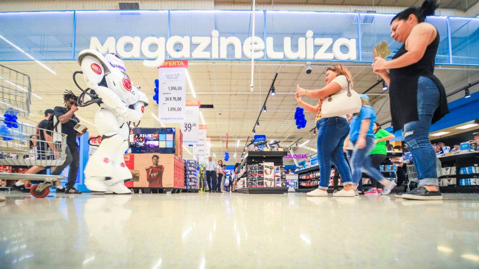 Loja do Magazine Luiza dentro de um Carrefour, em São Paulo.
