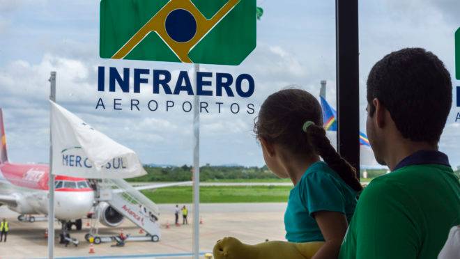 Avião da Avianca Brasil no aeroporto de Petrolina