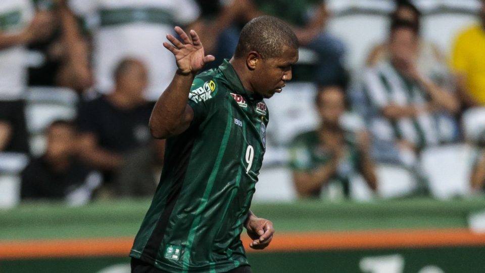 Coritiba está perto de fechar patrocinador máster para o restante da temporada Uniforme do Coritiba deve ter um patrocinador master até o final do ano. Foto: André Rodrigues/Gazeta do Povo
