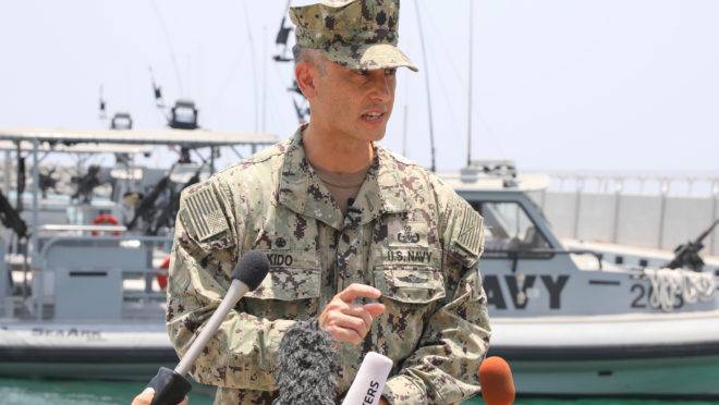 Comandante Sean Kido disse a repórteres que os militares dos EUA recuperaram informações biométricas dos agressores no navio japonês, incluindo “impressões digitais”