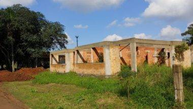 Com 1.085 obras de creches paradas, país tem 65% das crianças de 0 a 3 anos fora da escola A imagem mostra a construção de uma creche inacabada em Gravataí, no Rio Grande do Sul.