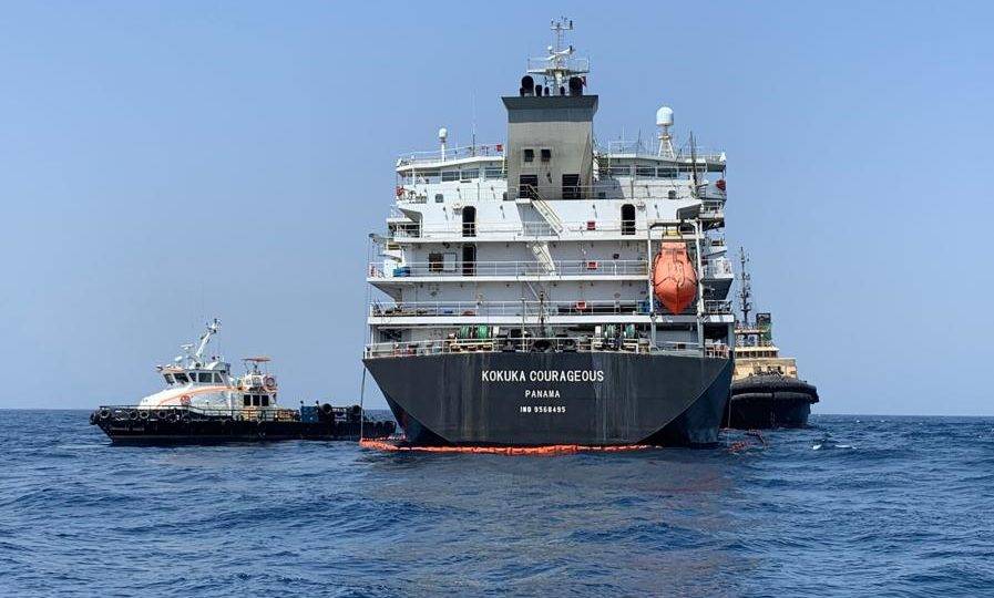 Foto tirada durante um tour guiado pela Marinha dos EUA mostra o navio petroleiro japonês Kokuka Courageous em 19 de junho. O navio japonês foi atacado no Golfo de Omã na semana passada com uma mina de limpet semelhante a minas iranianas, disseram militares americanos no Oriente Médio em 19 de junho