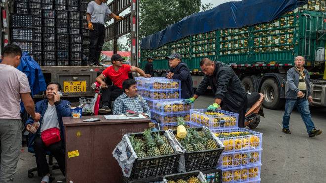 Uma feira de frutas em Pequim, 18 de maio. O aumento do preço dos alimentos se tornou um dos principais assuntos na China