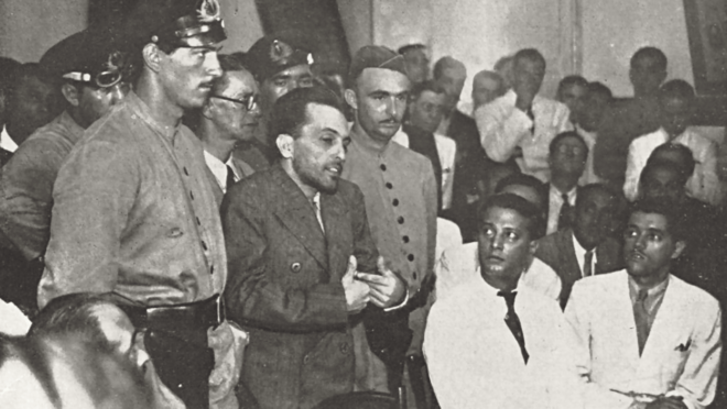 O líder comunista brasileiro Luiz Carlos Prestes, em julgamento pelo Tribunal de Segurança, 1937.