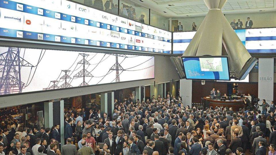 Ibovespa cai mais de 4% e opera abaixo dos 100 mil pontos ibovespa-recorde
