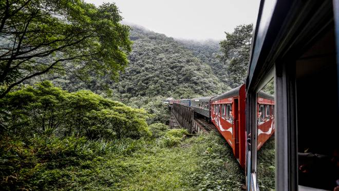 Viagem em trem da Serra Verde Express. Imagem ilustrativa