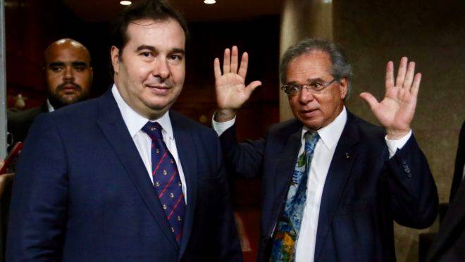 O presidente da Câmara, Rodrigo Maia e o ministro da economia, Paulo Guedes: ideias distintas sobre a capitalização da Previdência.