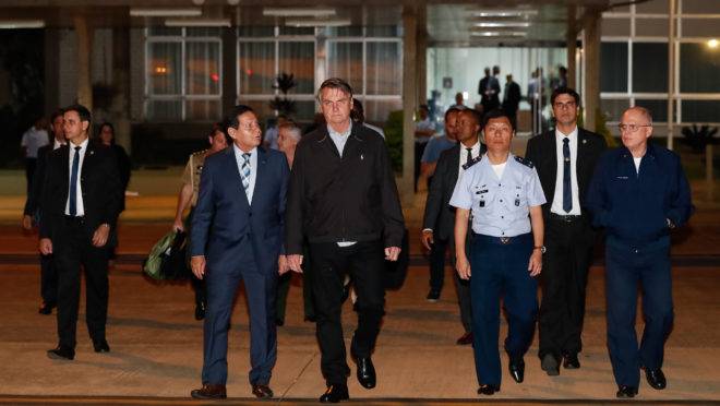 O presidente Jair Bolsonaro em Brasília, antes da partida para o G20.