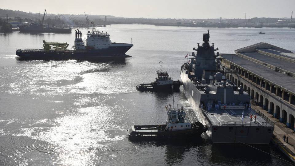 Fragata almirante Gorshkov, da Marinha da Federação Russa, está ancorada no porto de Havana em 24 de junho de 2019.