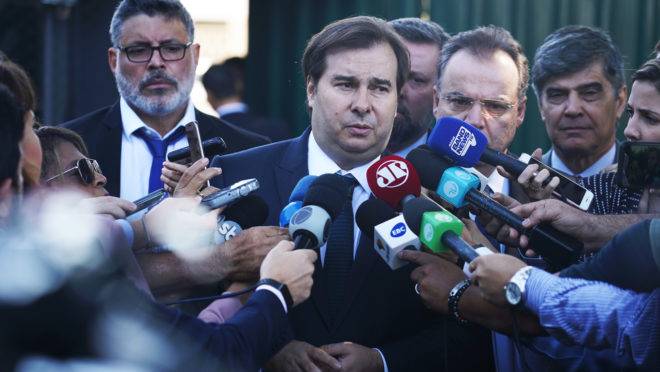 Os deputados Alexandre Frota, Rodrigo Maia e Samuel Moreira