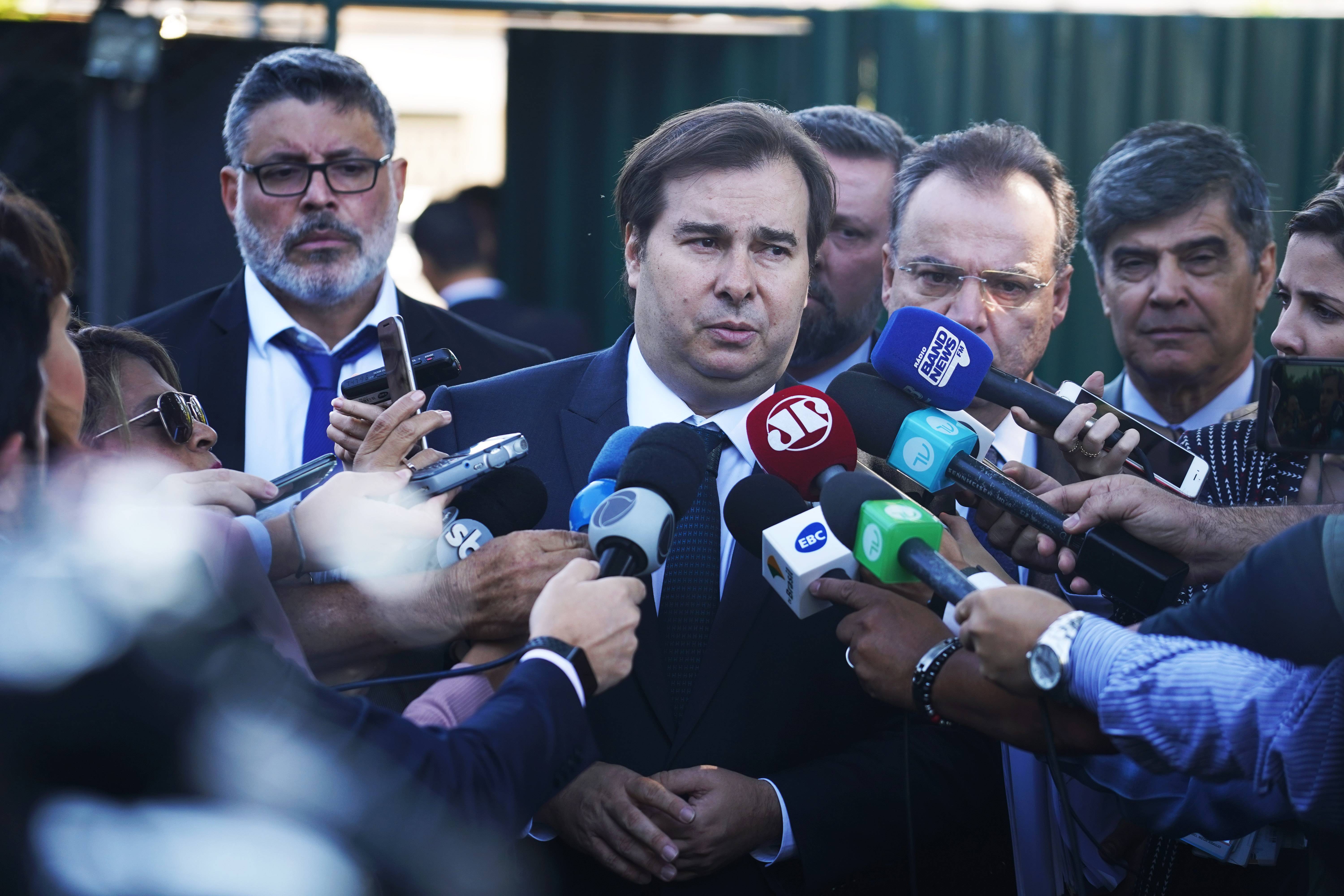 Os deputados Alexandre Frota, Rodrigo Maia e Samuel Moreira