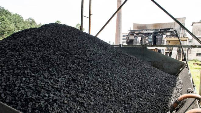 Usina termelétrica movida a carvõo, no municipio de Figueira, no Paraná.