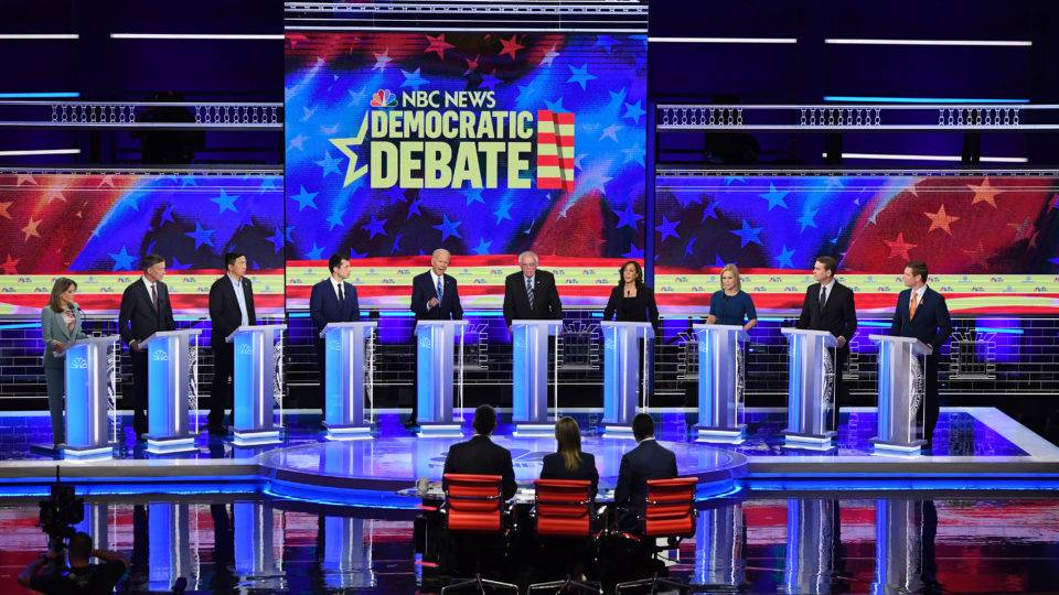 Candidatos presidenciais democratas na segunda rodada do primeiro debate das primárias dos EUA