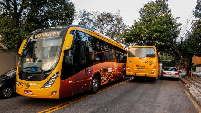 Ônibus híbrido em Curitiba: cidade começou a testar o modelo em 2012
