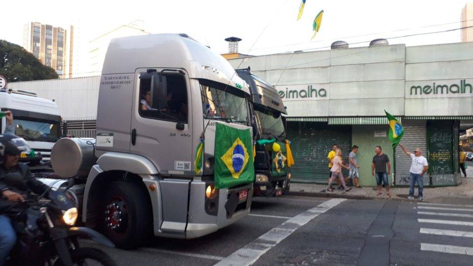 Petrobras ou caminhoneiros? Alta do petróleo cria dilema político para Bolsonaro Greve marcou o país em maio de 2018