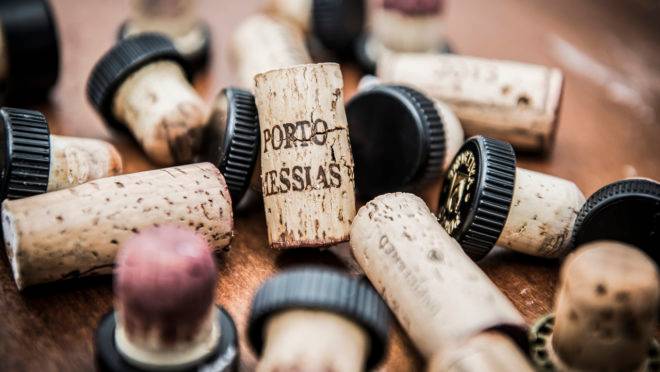Rolhas de garrafas de vinho