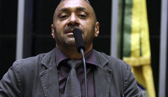 O deputado disse que Bolsonaro “tem que ceder”