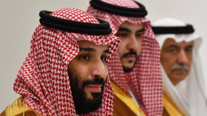 O príncipe da Arábia Saudita, Mohammed bin Salman, durante encontro com o presidente da Rússia, Vladimir Putin, no G20, Osaka – Japão.