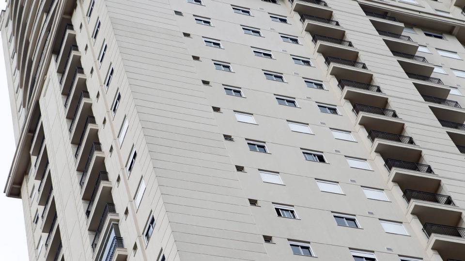 Prédio novo em Curitiba.