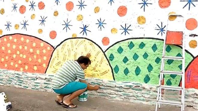 Cansados do mau cheiro, da sujeira e da letargia do Estado, moradores de Fortaleza se reuniram para revitalizar uma rua degradada.