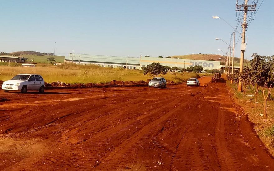 Em Ribeirão Preto, 77 pessoas se uniram e, com R$4,2 mil, asfaltaram avenida. Foto: Reprodução Em Ribeirão Preto, 77 pessoas se uniram e, com R$4,2 mil, asfaltaram avenida. Foto: Reprodução