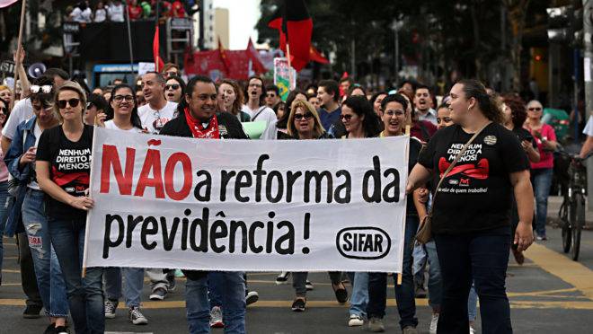 Servidores fazem protesto contra a reforma da Previdência