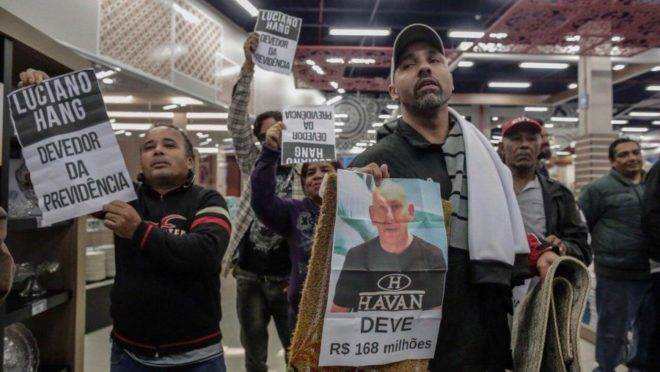 MTST protesta em loja da Havan