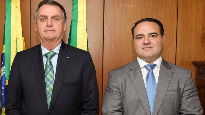 O presidente Jair Bolsonaro e o ministro da Secretária-Geral, Jorge Oliveira