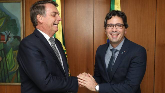 Bolsonaro recebeu a lista tríplice em mãos do Fábio Nóbrega, presidente da ANPR