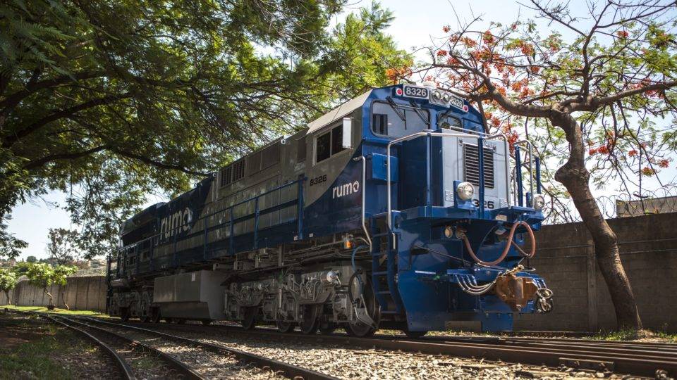 Locomotiva customizada para circular na estrada de ferro da Serra do Mar.