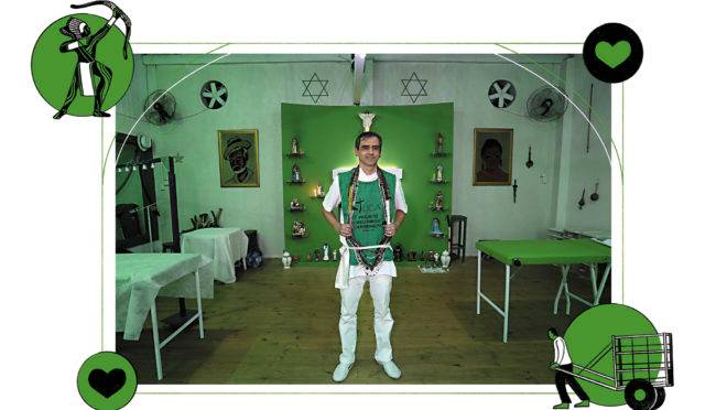 Pai de santo Edinei cavalheiro do Terreiro de umbanda Toca, que tem um projeto com os carrinheiros. Foto: Albari Rosa. Arte: Felipe Lima.