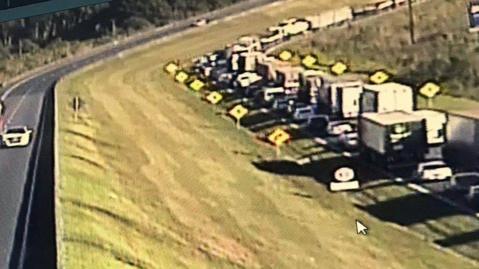 Pane pelo frio causa fila de caminhões na BR-277 Com 7% de biodiesel e alto teor de parafina, em baixas temperaturas essa substância cristalizaria a bomba ejetora, causando a pane mecânica do veículo. Foto: Divulgação PRF.