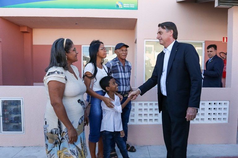 Minha Casa Minha Vida repaginado e hipoteca reversa: os planos de Bolsonaro para habitação Jair Bolsonaro durante entrega de imóveis em Petrolina (PE)