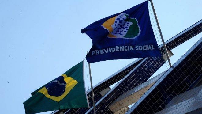 A pesquisa foi realizada com 1000 brasileiros e tem margem de erro de 3%