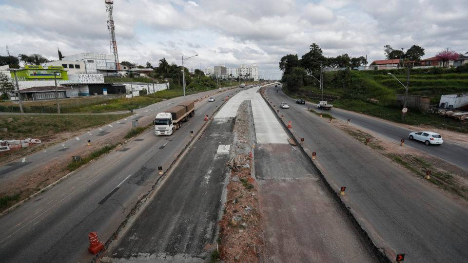 Lei determina que obras públicas possam ser acompanhadas em tempo real pela internet Obras na Linha Verde em Curitiba