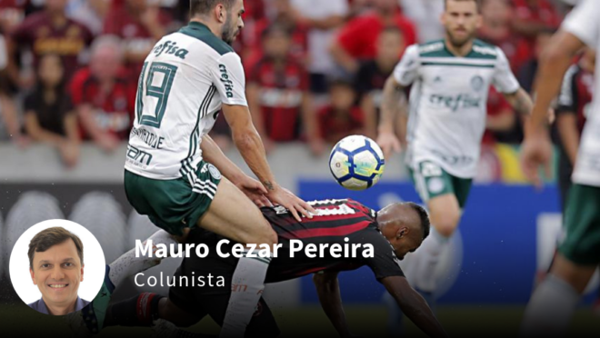 Volante Bruno Henrique, do campeão Palmeiras, desarma Nikão, do Athletico. Foto: Albari Rosa/Gazeta do Povo