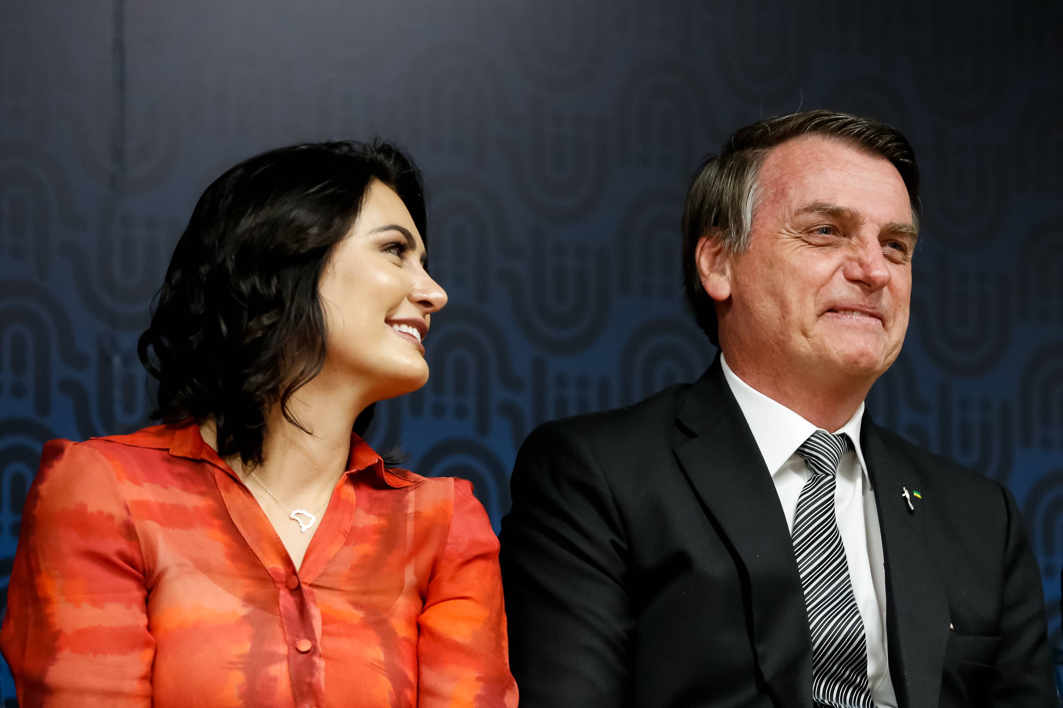 Pátria Voluntária: Michelle Bolsonaro irá presidir o conselho do programa