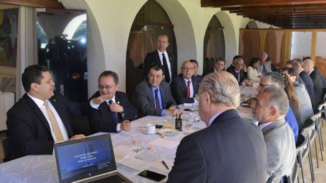 Líderes de partido do Senado Federal se reuniram nesta terça-feira (9) e fecharam acordo para tramitação de reforma tributária
