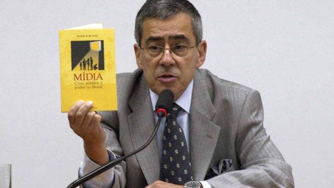 O jornalista Paulo Henrique Amorim faleceu na manhã desta quarta-feira (10).