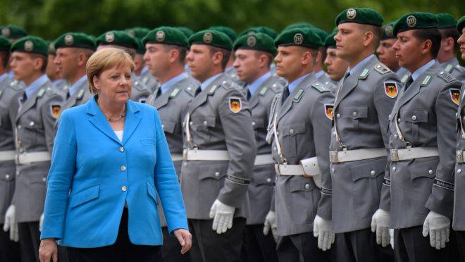Chanceler alemã Angela Merkel sofreu novos tremores em públicos, em 10 de julho de 2019