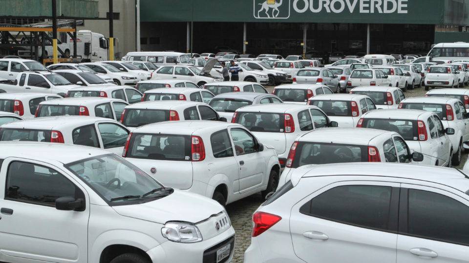 Pátio da Ouro Verde, empresa de locação de máquinas e veículos.