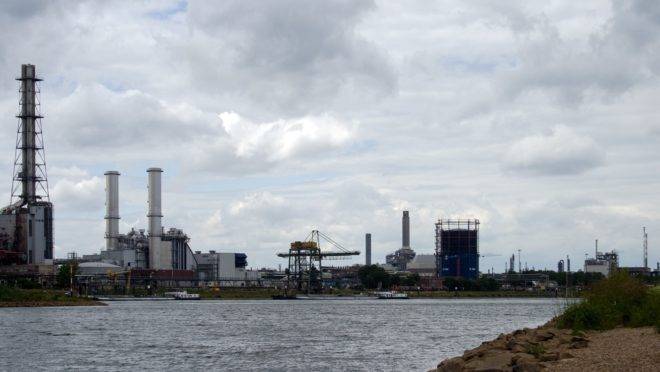 Fábrica da Basf em Ludwigshafen, na Alemanha, às margens do Rio Reno.