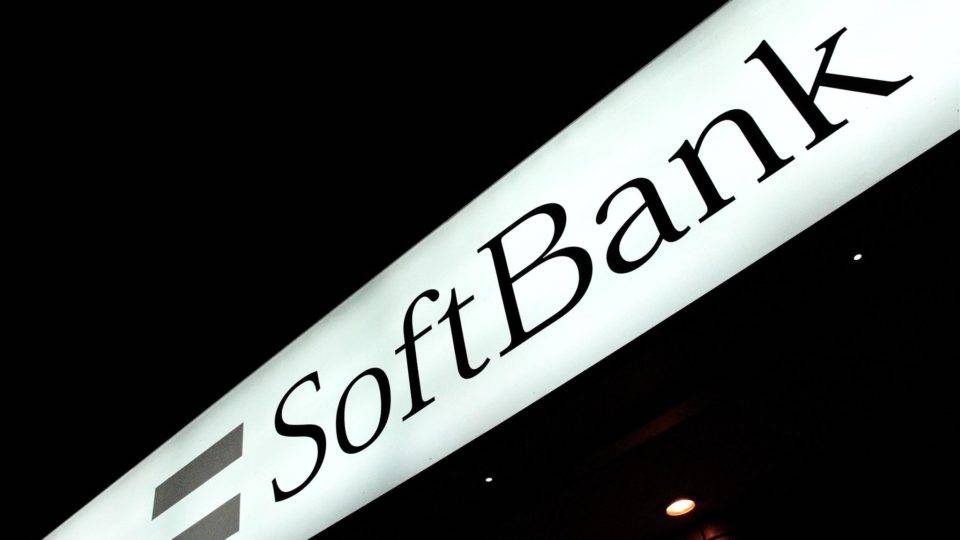 SoftBank lidera aporte de R$ 70 milhões em startup de carros usados Logomarca do banco japonês SoftBank
