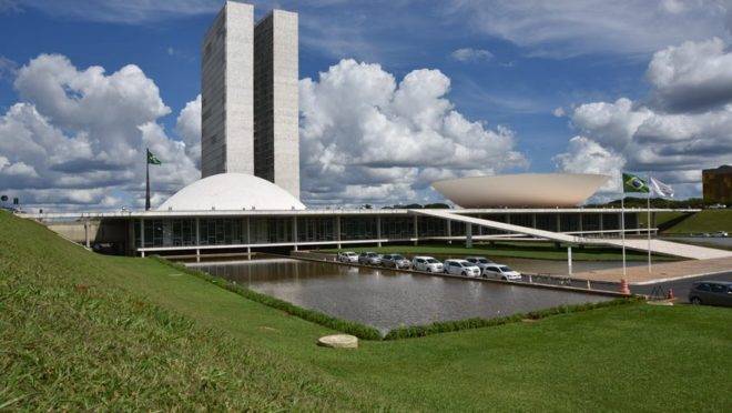 Votação dos destaques prossegue na tarde de hoje