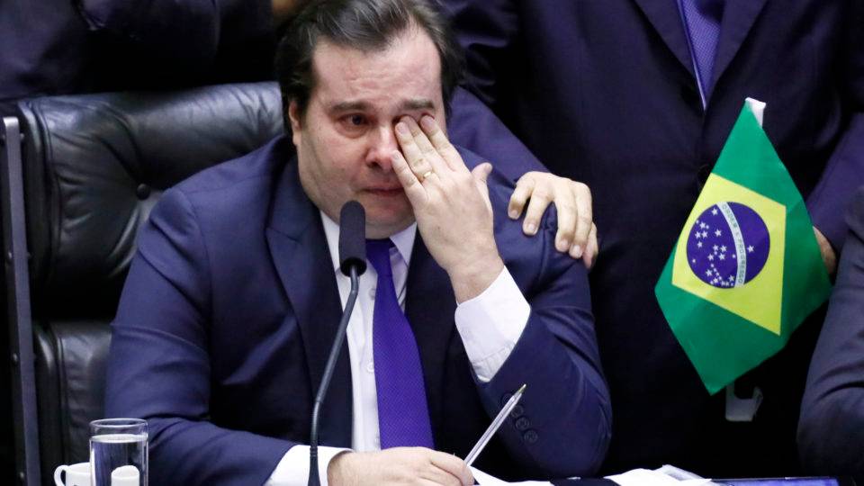 Aposentadoria especial para deputados: Rodrigo Maia chora