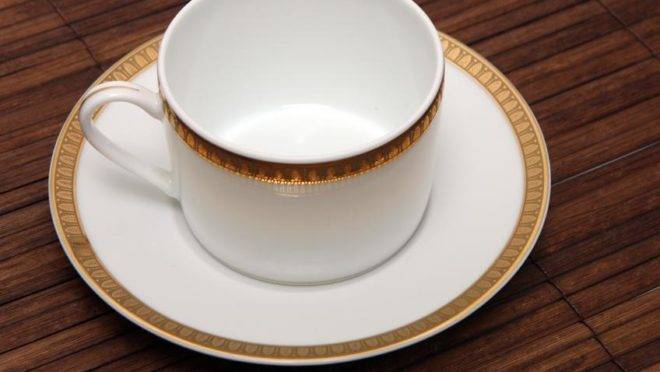 Não é qualquer louça que serve para o "novo senado": xícaras devem ser de porcelana fina, branca esmaltada, com borda contornada com um friso dourado.