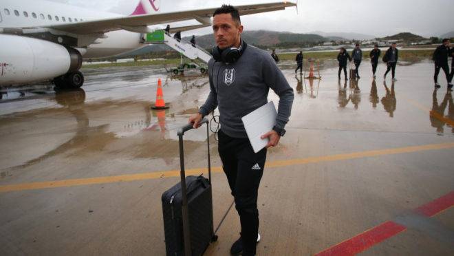 Adriano prefere retornar ao Brasil após passar 14 anos jogando na Europa